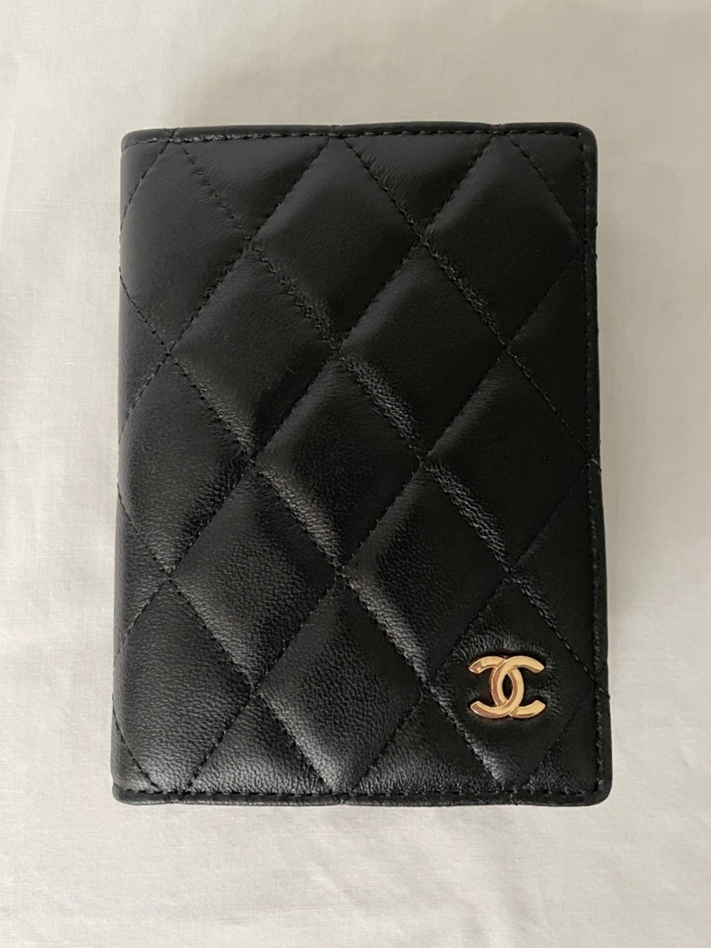 Chanel GWP Passport Holder Black and Gold - Picture 2 of 9